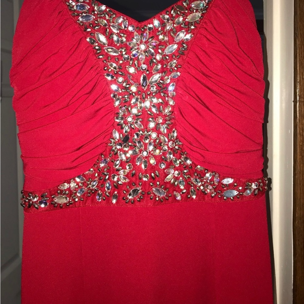Juniors sz 3 formal/prom dress in Red w. rhinestone detail at bust by BCX - Picture 2 of 3